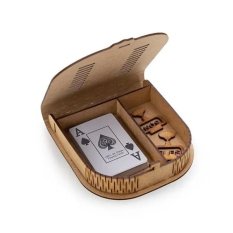 Kit Churrasco, Whisky e Truco 8 Pçs com Jogo de Baralho Personalizado