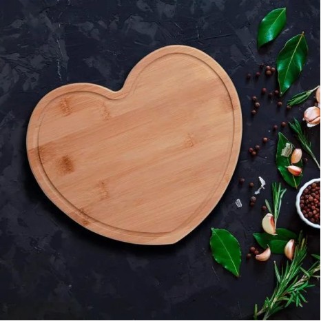 Tábua em Bambu em Formato de Coração Personalizado